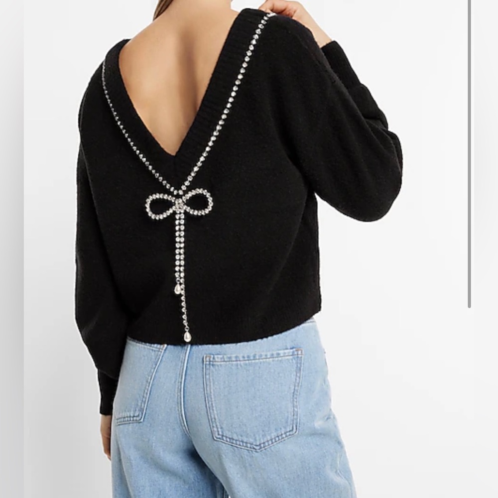 New without tags Express Rhinestone Convertible Embellished Bow Tie Sweater XS